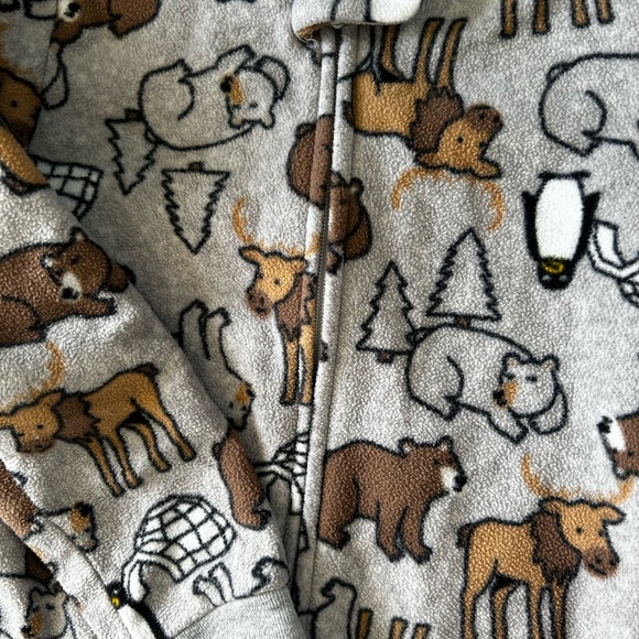 Simple Joys Carter’s Fleece Footed Pajamas. - Picture 6 of 7